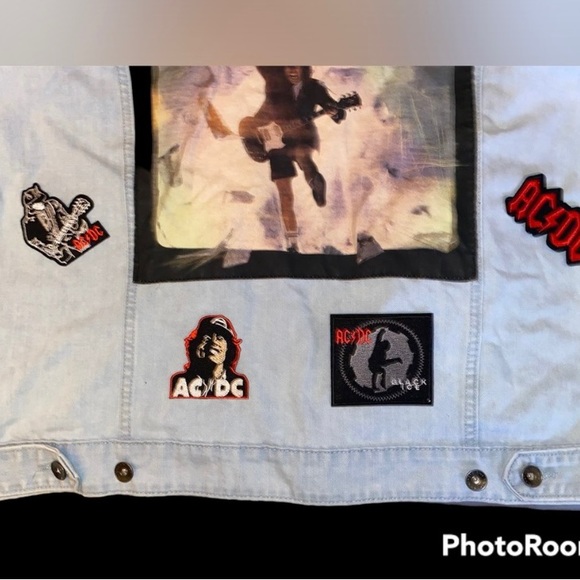 AC/DC DENIM JACKET EMBELLISHED WITH 16 PATCHES & 3-4 BUTTONS/PINS AND BACK ART - Picture 6 of 13